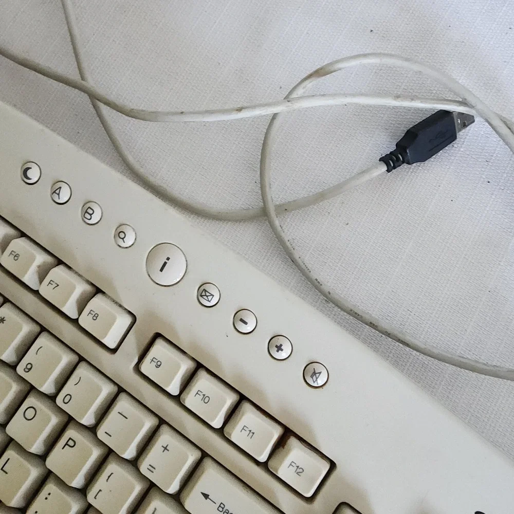 Vintage Chicony Keyboard White KUH9943 Clicky